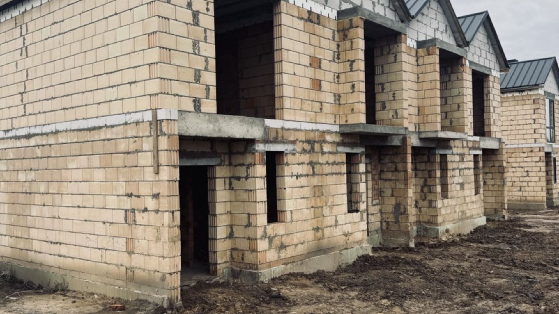 Таунхаус Сімейний маєток хід будівництва фото 931152