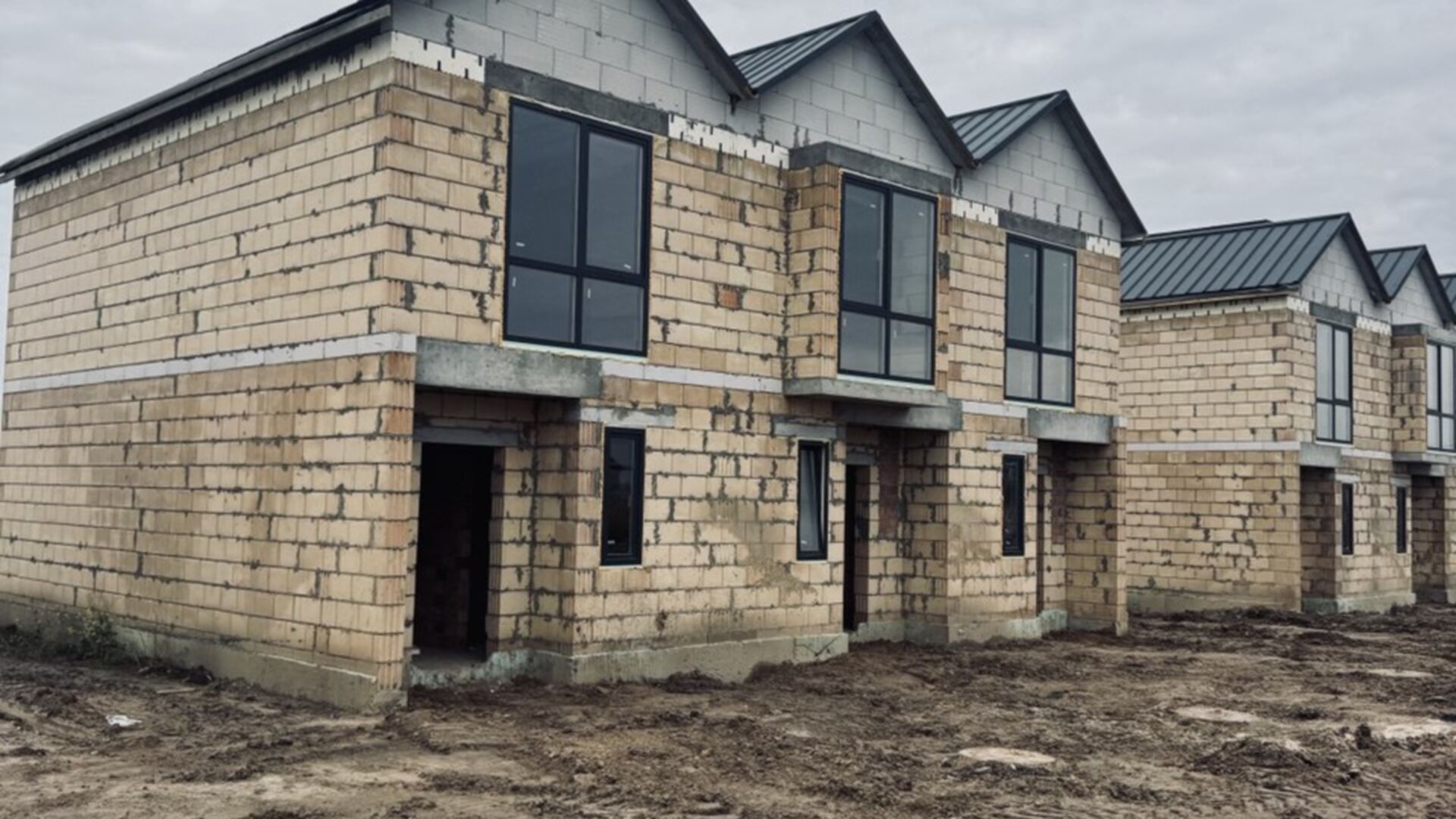 Таунхаус Сімейний маєток хід будівництва фото 931155