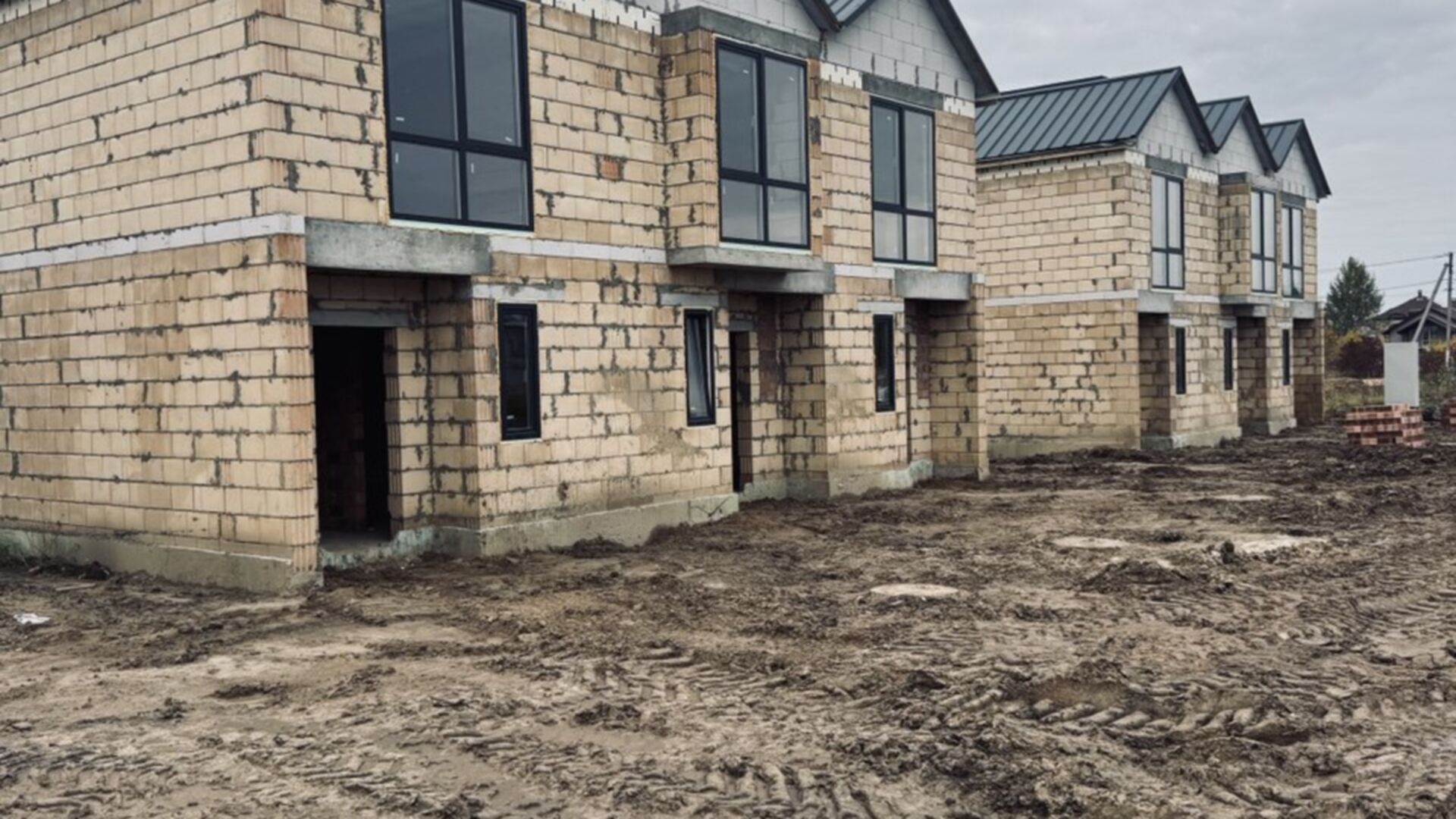 Таунхаус Сімейний маєток хід будівництва фото 931157