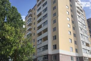 Продается 3-комнатная квартира 86 кв. м в Чернигове