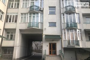 Продается 3-комнатная квартира 141 кв. м в Львове