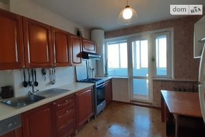 Продається 4-кімнатна квартира 86 кв. м у Одесі