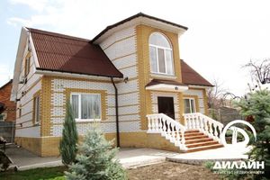 Продается дом на 2 этажа 270 кв. м с бассейном
