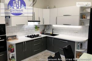 Продається 3-кімнатна квартира 105 кв. м у Чернівцях