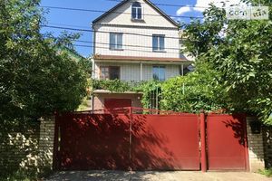 Продается дом на 2 этажа 210 кв. м с камином
