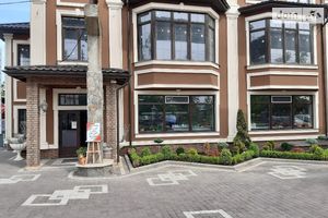 Здається в оренду приміщення вільного призначення 172 кв. м в 4-поверховій будівлі