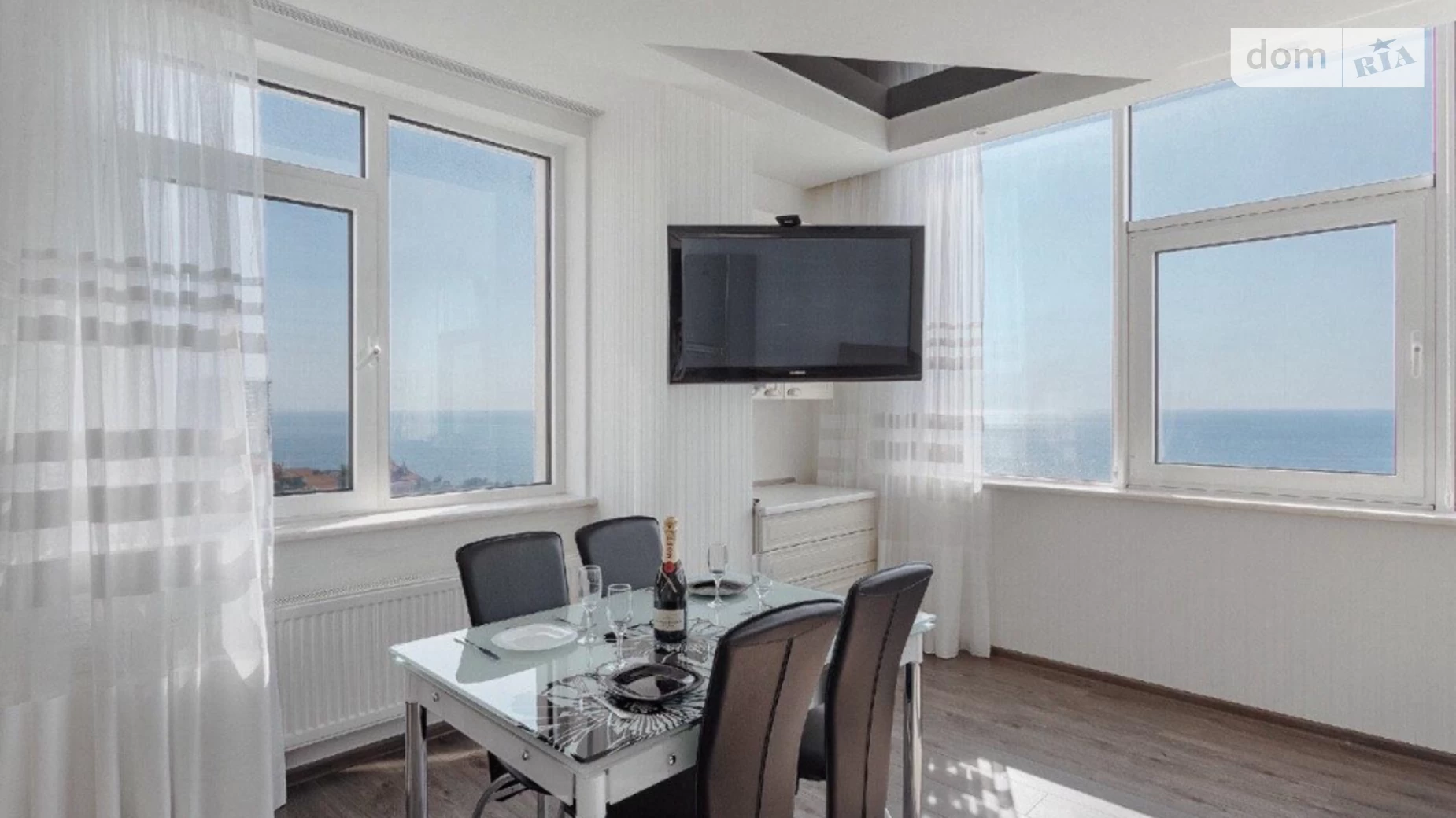 Продається 3-кімнатна квартира 87 кв. м у Одесі, плато Гагарінське, 5А