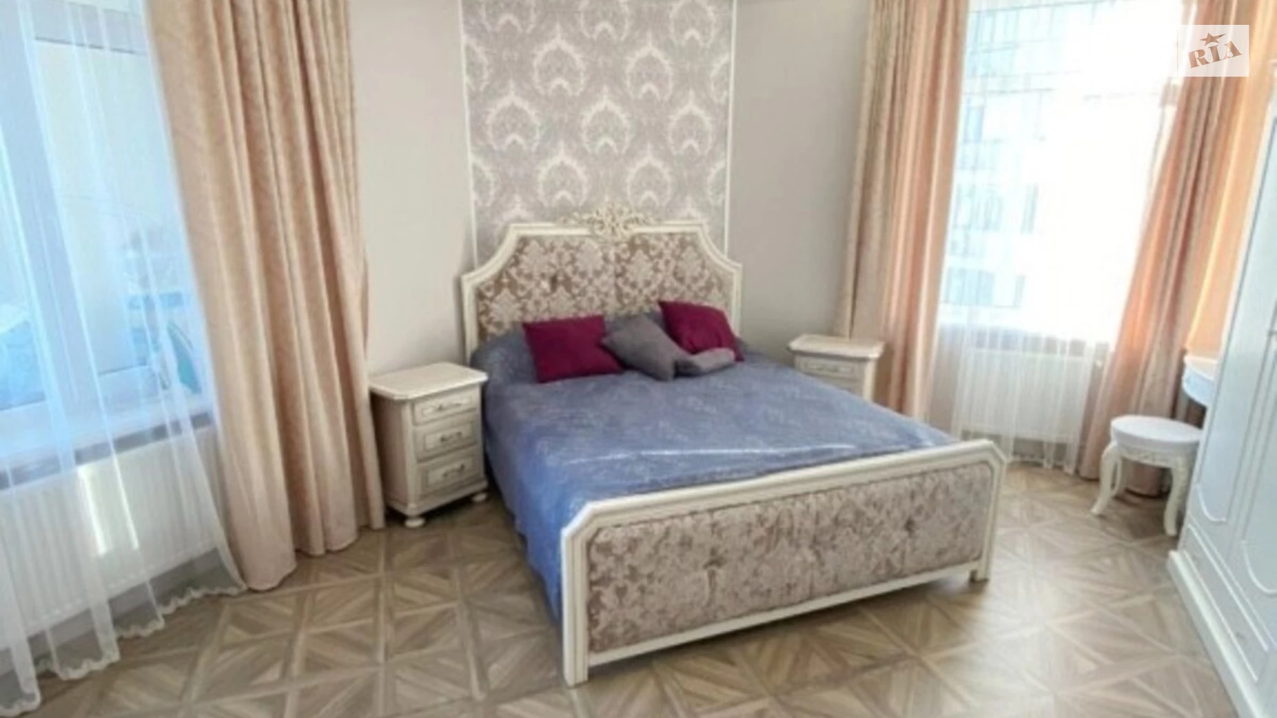 Продается 3-комнатная квартира 80 кв. м в Одессе, просп. Зеленый