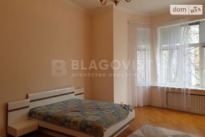 Продается 3-комнатная квартира 130 кв. м в Киеве