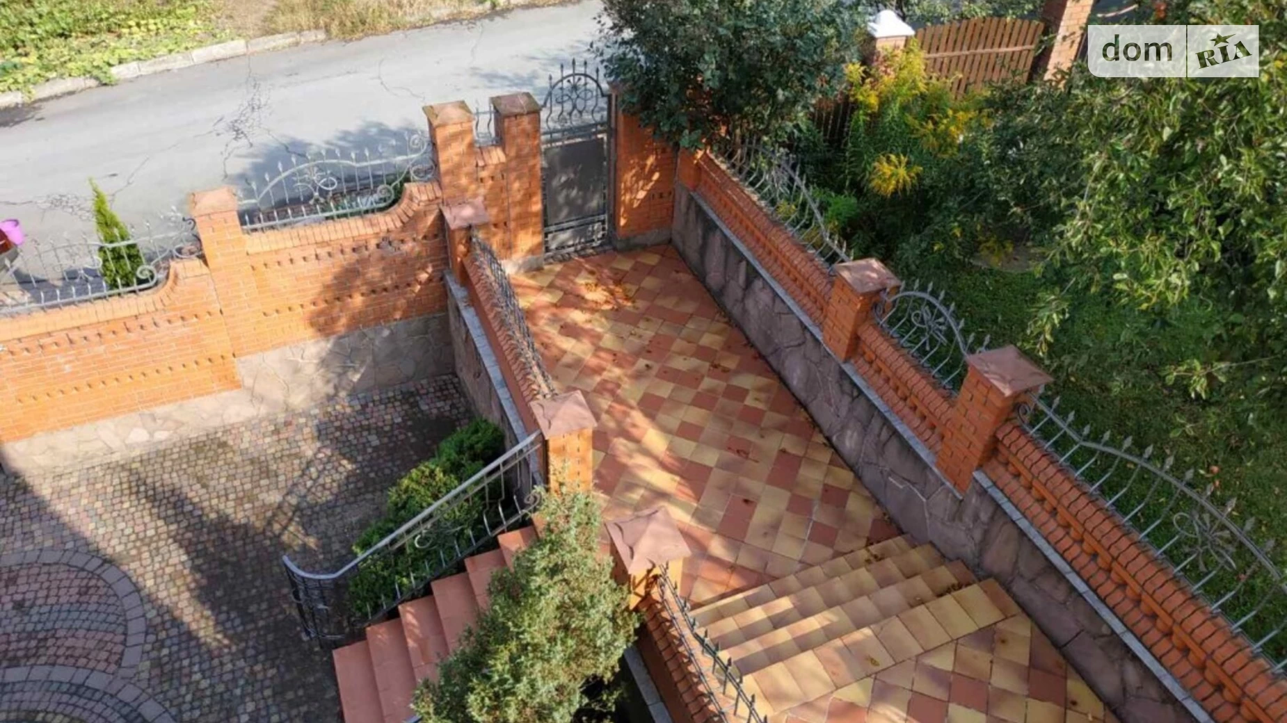 Продается дом на 2 этажа 246 кв. м с террасой, цена: 170000 $ - фото 2