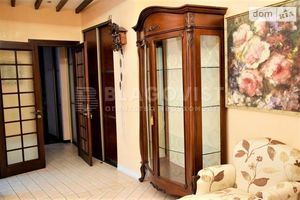 Продается 3-комнатная квартира 70 кв. м в Киеве
