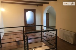 Продается 4-комнатная квартира 110 кв. м в Ужгороде