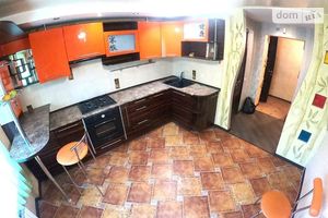 Продается 3-комнатная квартира 98 кв. м в Днепре