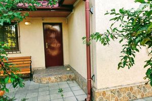 Продается дом на 2 этажа 75 кв. м с садом