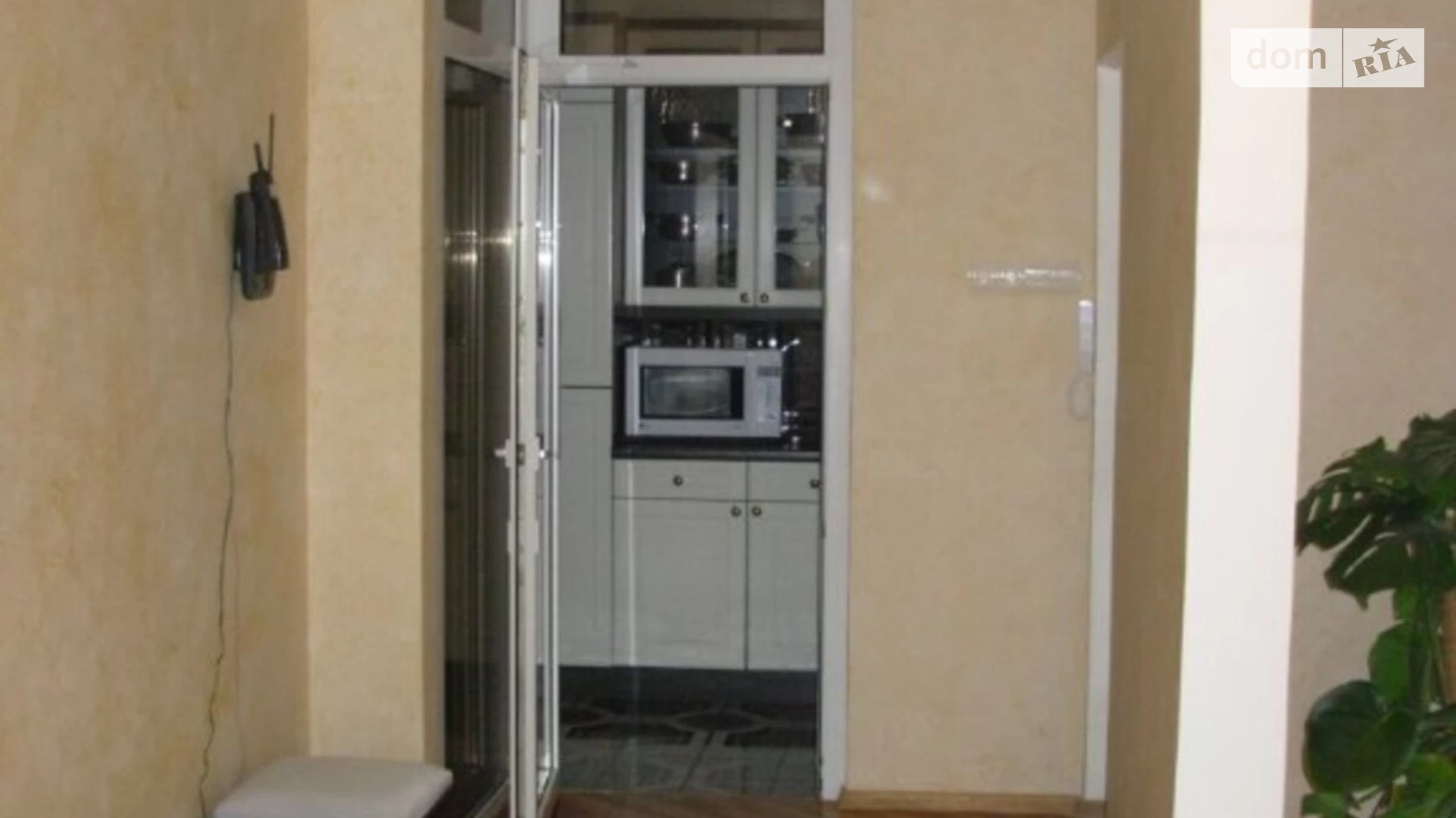 Продается 4-комнатная квартира 100 кв. м в Одессе, ул. Александра Невского