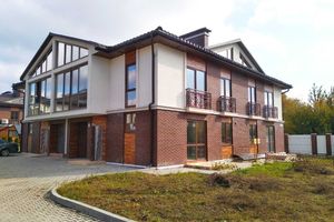 Продається будинок 2 поверховий 190 кв. м з бесідкою