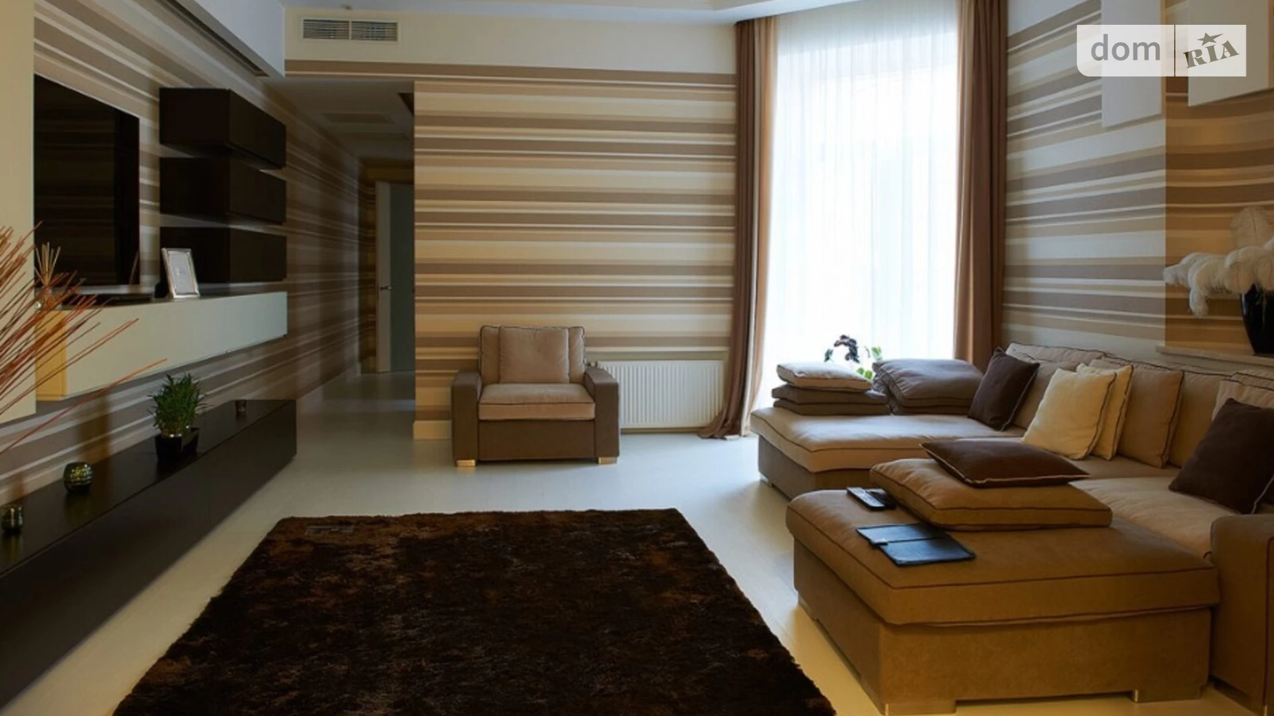 Продається 7-кімнатна квартира 308 кв. м у Одесі, вул. Відрадна