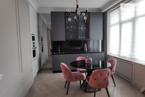 Продается 3-комнатная квартира 120 кв. м в Киеве