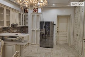 Продается 3-комнатная квартира 65 кв. м в Киеве