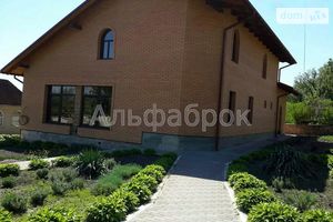 Продается дом на 2 этажа 330 кв. м с подвалом
