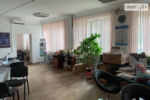 Сдается в аренду офис 260 кв. м в торгово-офисном центре