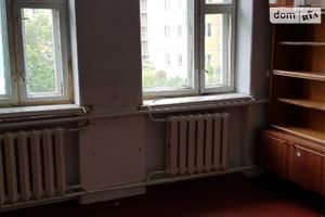 Продається 3-кімнатна квартира 70.1 кв. м у Гнивані