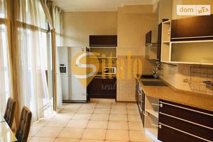 Продается 3-комнатная квартира 157 кв. м в Киеве