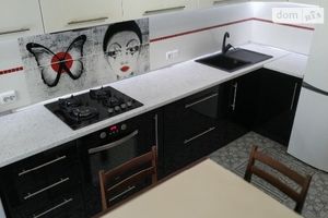 Продається 2-кімнатна квартира 65 кв. м у Чернігові