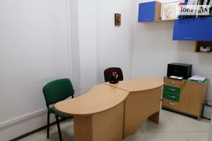 Продається офіс 130.2 кв. м в нежитловому приміщені в житловому будинку