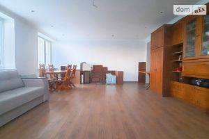 Продается офис 93 кв. м в нежилом помещении в жилом доме