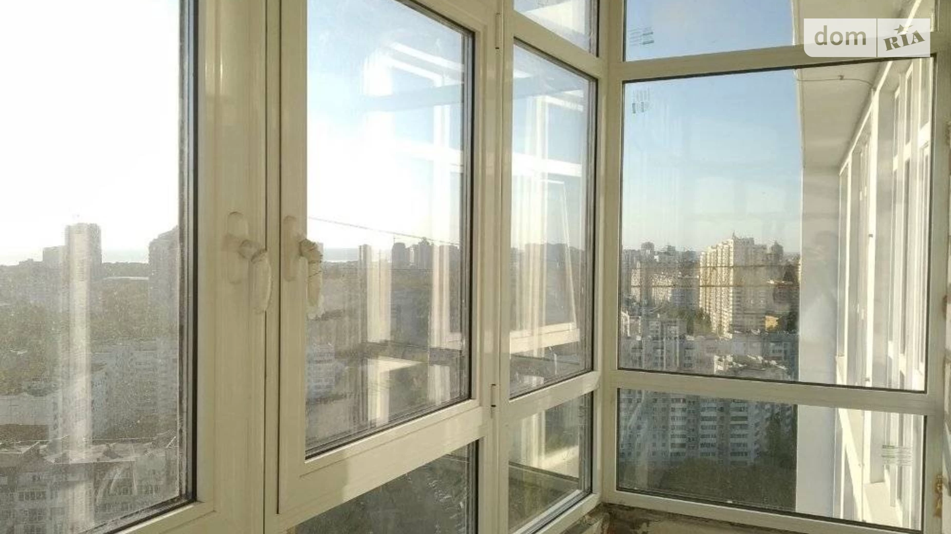 Продается 2-комнатная квартира 73 кв. м в Одессе, просп. Гагарина, 19