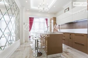 Продается 3-комнатная квартира 91 кв. м в Киеве
