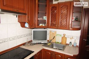 Продається 3-кімнатна квартира 73.7 кв. м у Києві