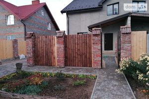 Продається частина будинку 109 кв. м з гаражем