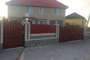 Продається будинок 2 поверховий 210.6 кв. м з каміном