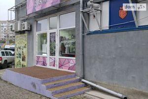 Сдается в аренду торгово-офисный центр 35.2 кв. м в 3-этажном здании