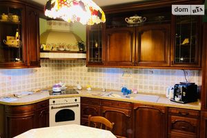 Продается дом на 2 этажа 206 кв. м с садом