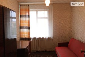 Продається 4-кімнатна квартира 70 кв. м у Одесі