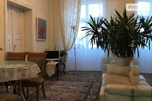 Продается 2-комнатная квартира 73 кв. м в Львове