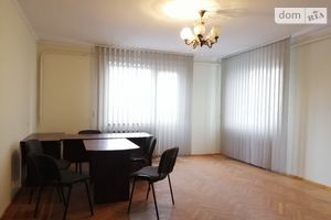 Сдается в аренду офис 90 кв. м в торгово-офисном центре