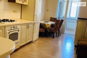 Продається 2-кімнатна квартира 90 кв. м у Одесі
