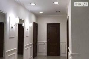 Продается 6-комнатная квартира 178 кв. м в Одессе