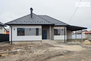 Продається одноповерховий будинок 98 кв. м з подвалом