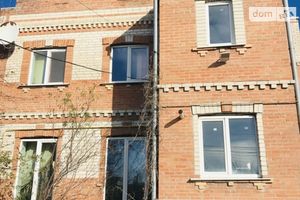 Продається будинок 2 поверховий 360 кв. м з каміном
