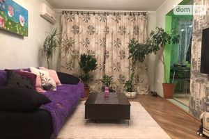 Продається 3-кімнатна квартира 63 кв. м у Одесі