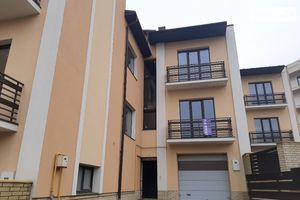 Продается часть дома 251 кв. м с гаражом