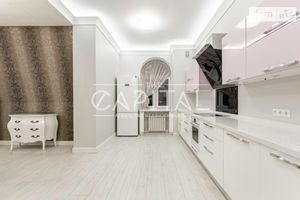 Сдается в аренду 4-комнатная квартира 240 кв. м в Киеве