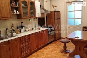 Продается 5-комнатная квартира 110 кв. м в Киеве