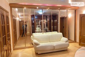 Сдается в аренду 3-комнатная квартира 130 кв. м в Киеве