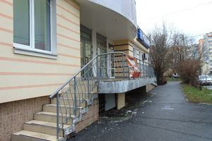 Продається приміщення вільного призначення 220 кв. м в 13-поверховій будівлі